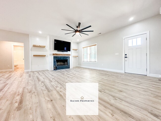 Building Photo - Beautiful Home in Greer, SC