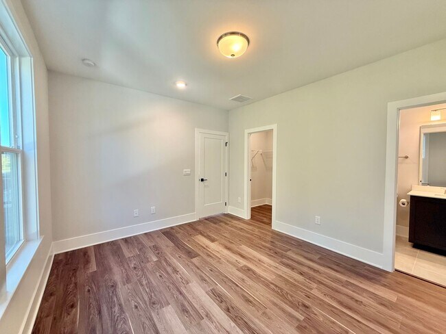 Building Photo - Newly Built 5BD, 4.5BA Knightdale Home wit...