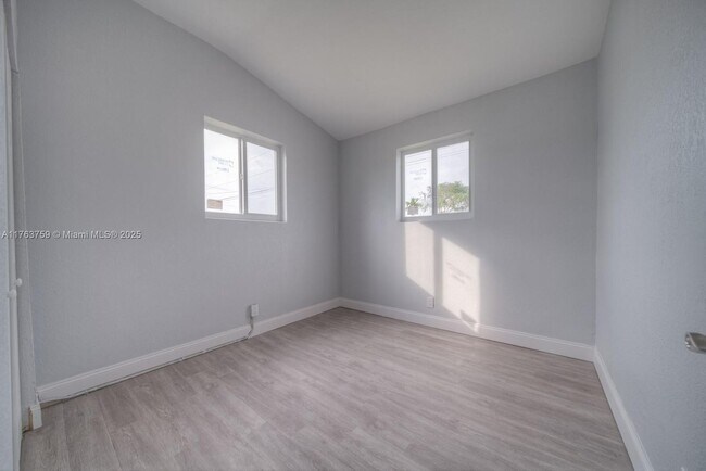 Building Photo - 17715 SW 103rd Ave