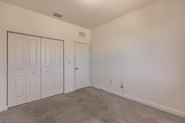 Building Photo - 20742 NE 5th Ct