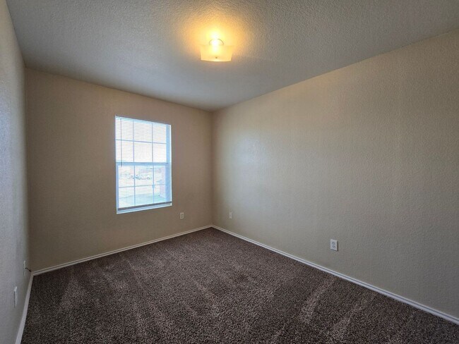 Building Photo - 4005 Nadine Dr