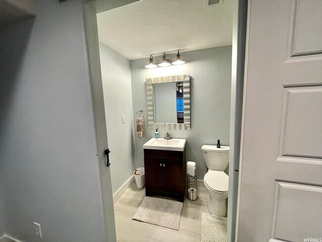 Building Photo - 616 W 4050 N