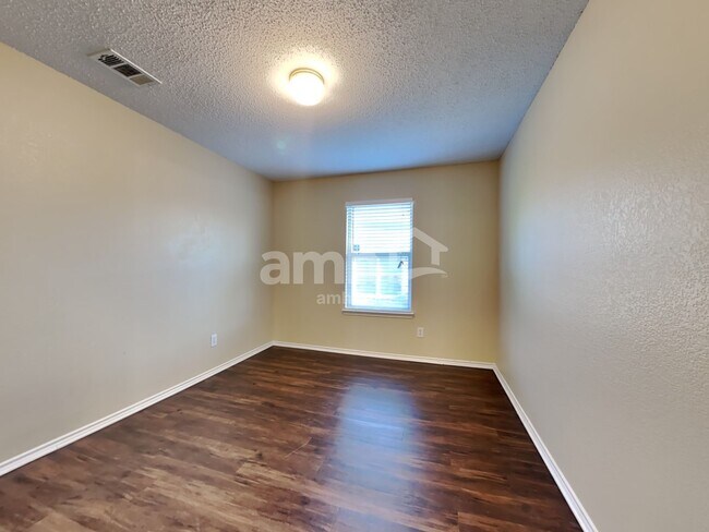 Building Photo - 115 Clover Leaf Ln