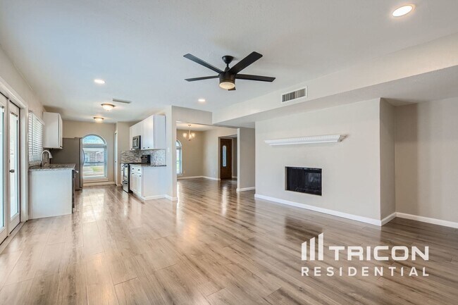 Building Photo - 8813 Willowbrook Dr