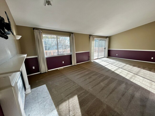 Building Photo - 4 Bedroom, 3 Car Garage Home in CK School ...