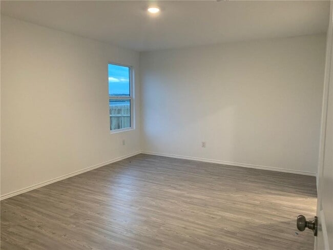 Building Photo - 2864 Rosefinch