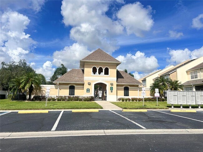 Building Photo - 2000 Traders Cove