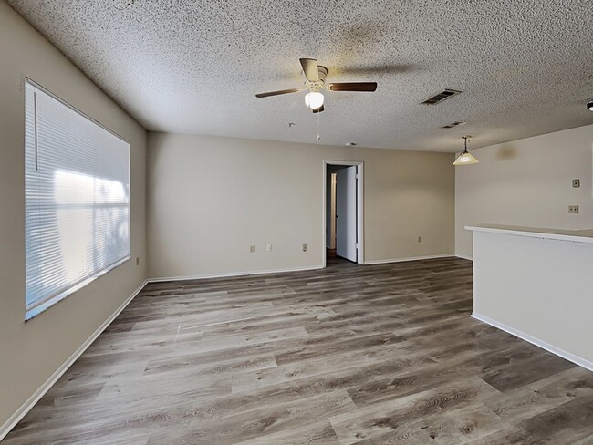 Building Photo - 623 Dory Ln