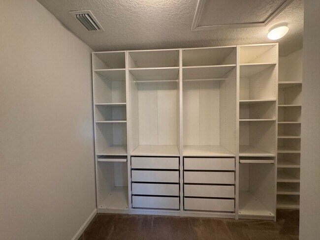 Building Photo - Fall into Savings – New Rental Rate $2,100!