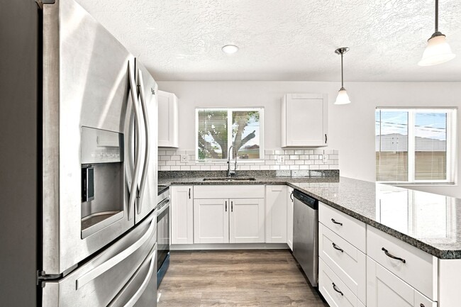 Building Photo - 5256 S 2000 W