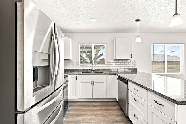 Building Photo - Newly Remodeled 4 Bedroom Home in Roy!