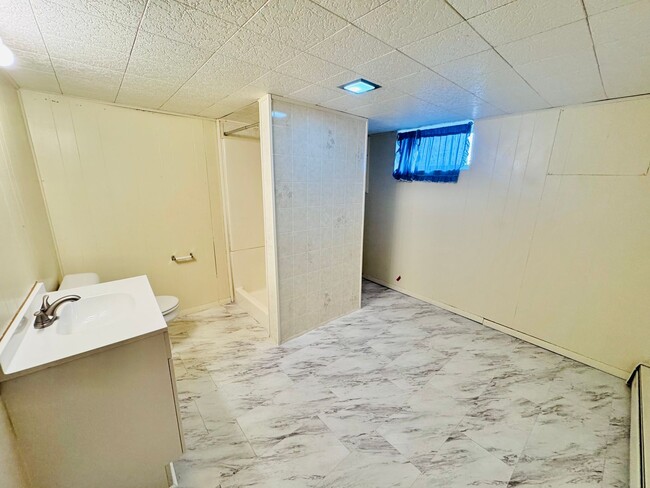 Building Photo - Spacious, sun-filled living with a backyar...