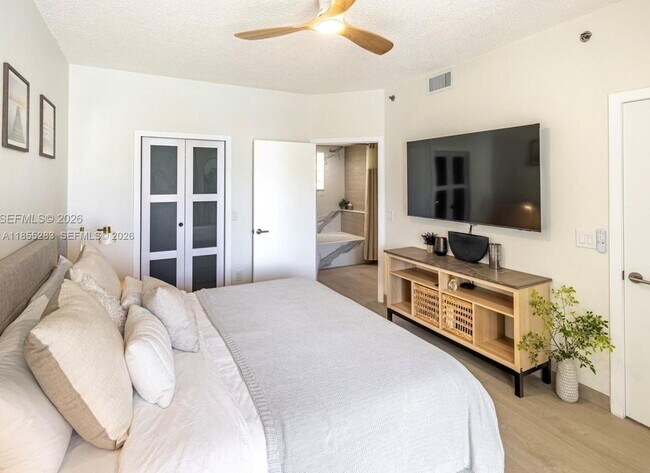 Building Photo - 3255 NE 184th St