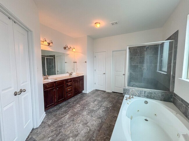 Building Photo - 6839 Hare Hill Dr