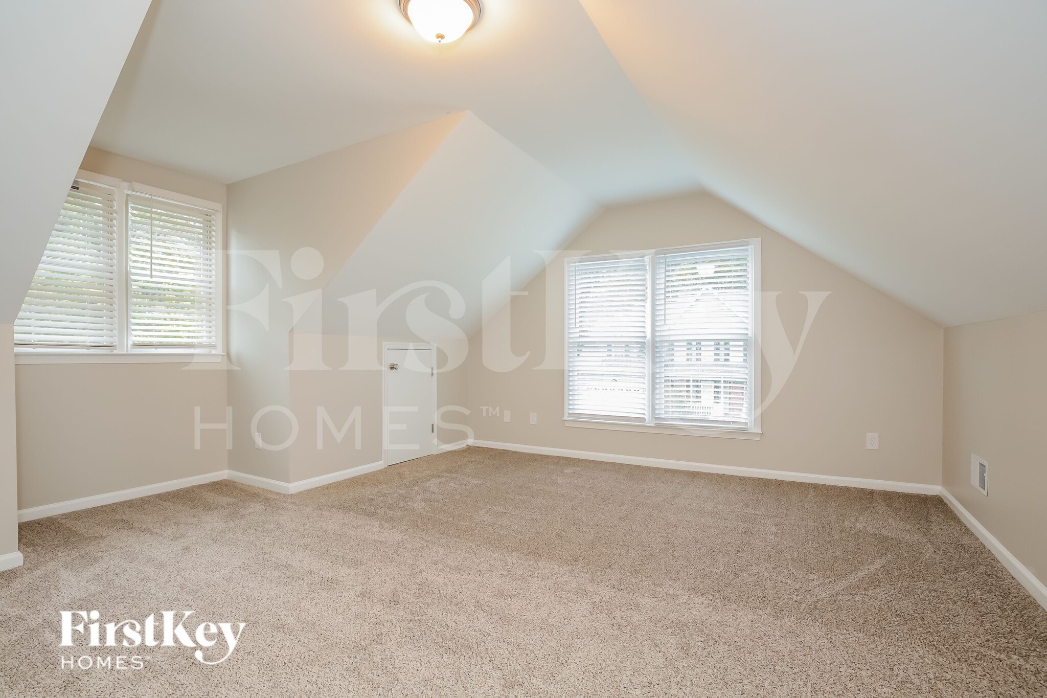 Building Photo - 1500 Groveland Trail