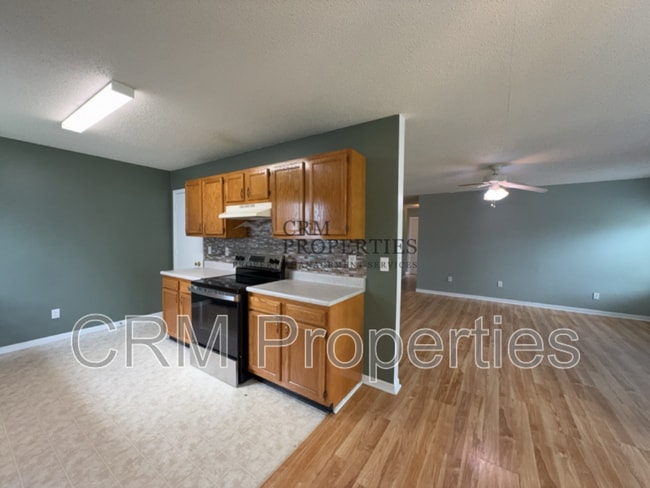 Building Photo - 1058 Springwater Rd