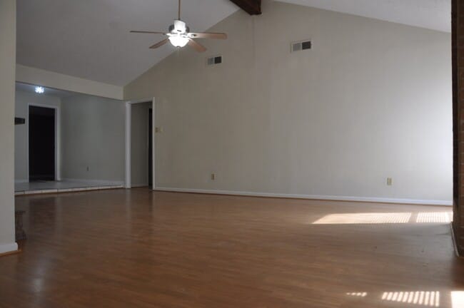 Building Photo - 16454 Hickory Knoll Dr