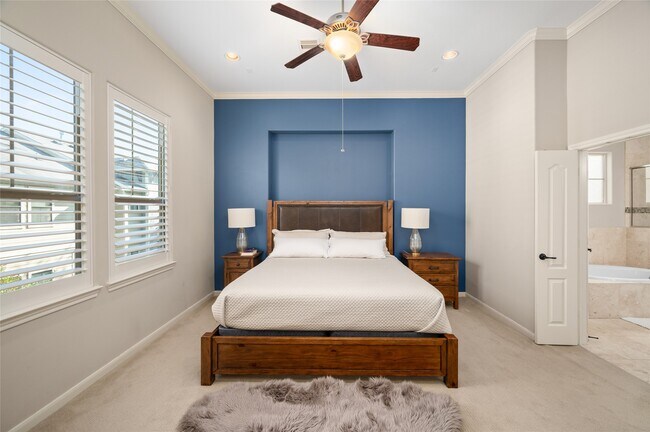 Building Photo - 2423 Beall St