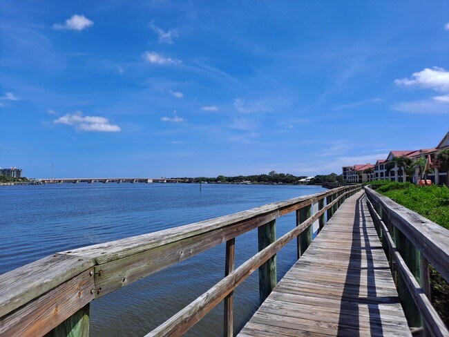 Building Photo - 3BR 2BA BOUCHELLE ISLAND GROUND FLOOR COND...