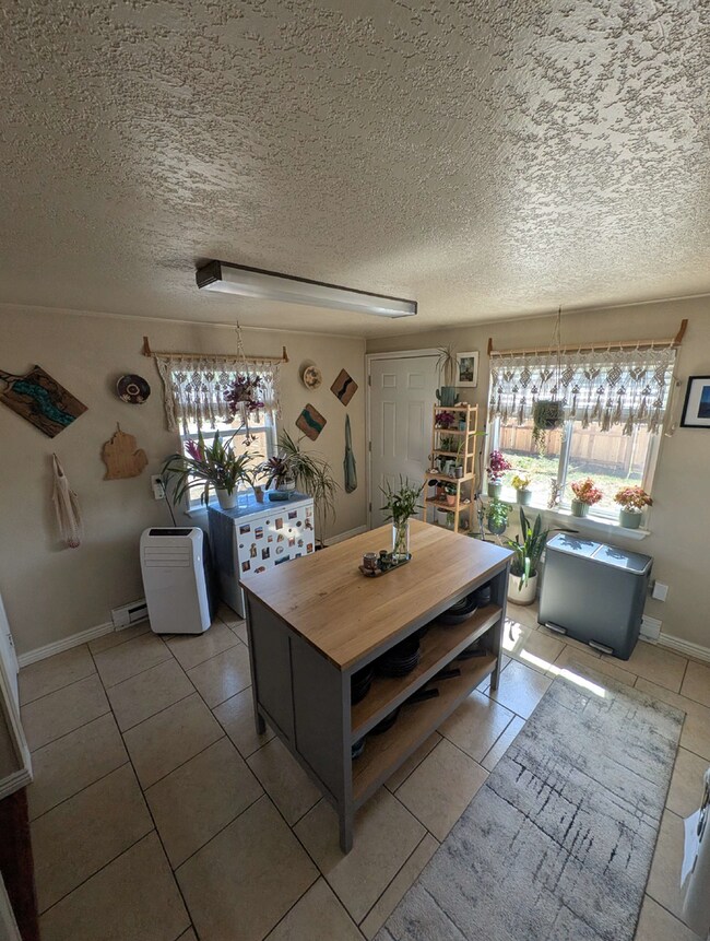 Building Photo - 1201 Pomona St