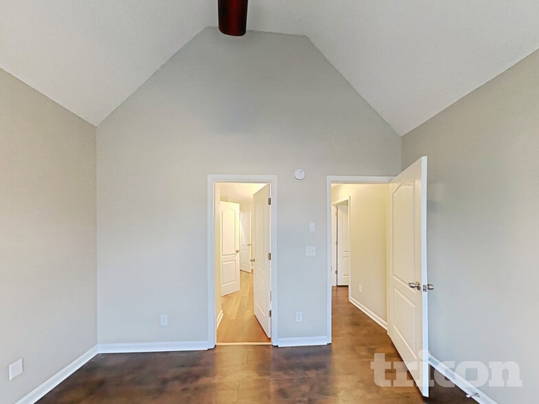 Building Photo - 1218 Bolton Dr