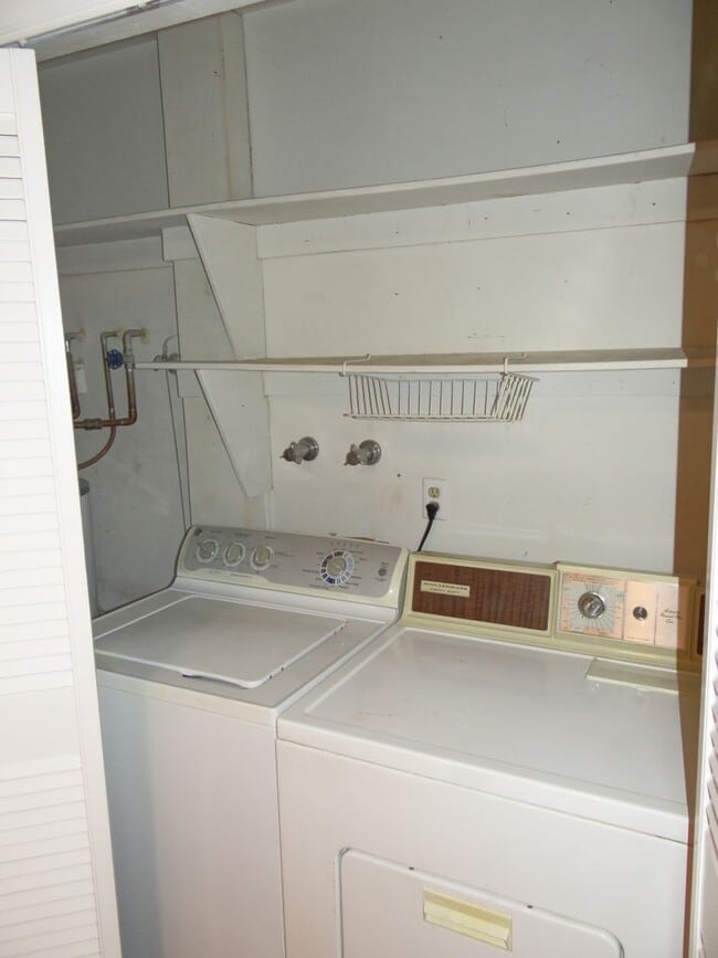 Building Photo - 2bed / 2ba condo - Price Reduced