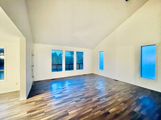 Building Photo - Luxurious 4-Bedroom Retreat with Mount Rai...
