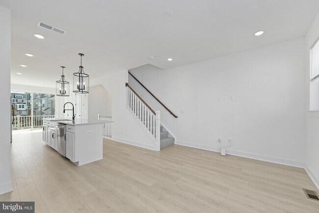 Building Photo - 9117 Crk Btm Ln