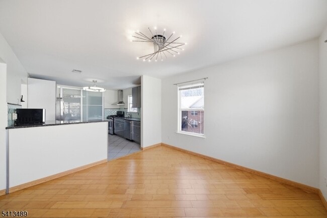 Building Photo - 8 Jennifer Dr