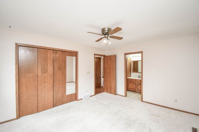 Building Photo - Spacious 4-Bedroom Acreage with Stunning Views Near Hartford — 1.5 Acres of Country Living!