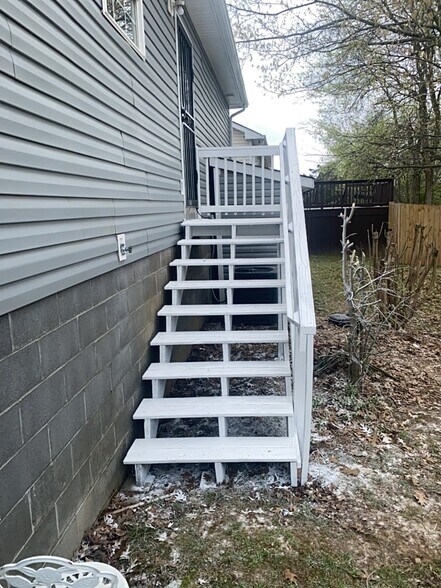 Building Photo - 3329D Moorewood Dr