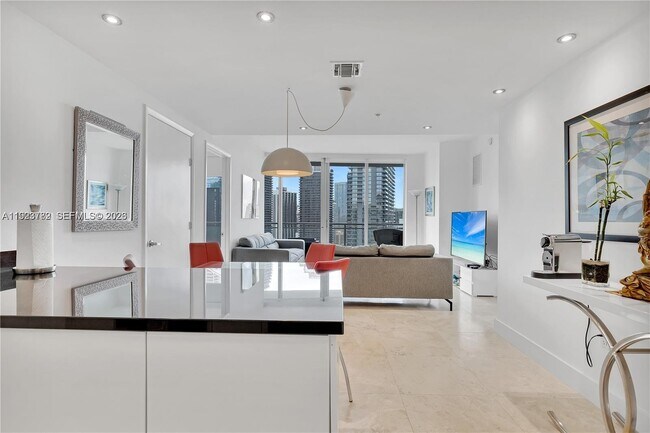 Building Photo - 92 SW 3rd St