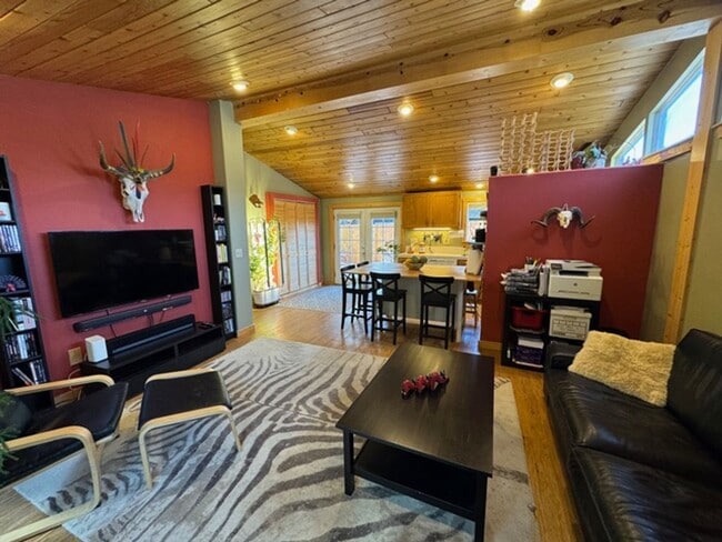 Building Photo - WOOF WOOF!  Come enjoy this pet friendly 3 Bedroom Breckenridge Home!  Hiking Trails and a Clubho...
