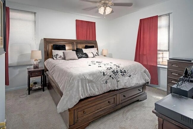 Building Photo - 642 N Dearborn St