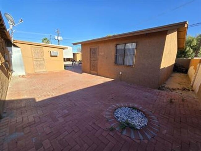 Building Photo - Spacious 3 bedroom/ 2 bath home with R/V parking