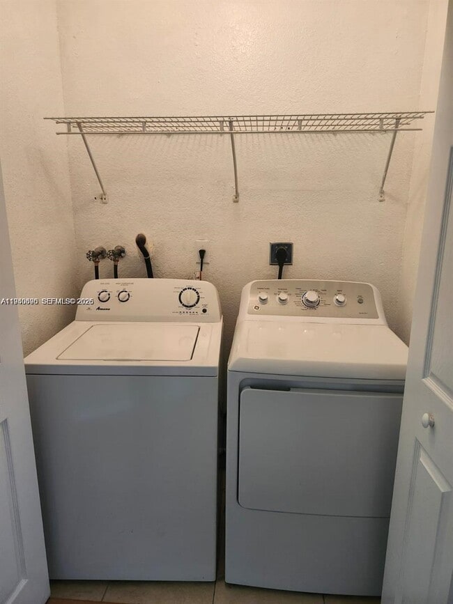 Building Photo - 12193 SW 124th Ct