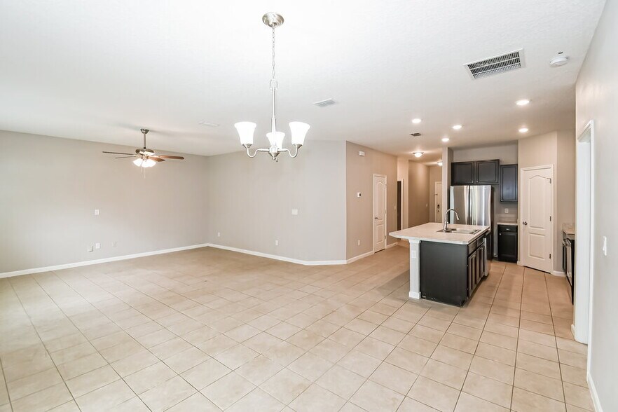 Building Photo - 11085 Haws Ln