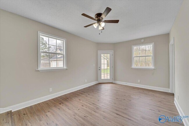 Building Photo - 117 Mandy Dr