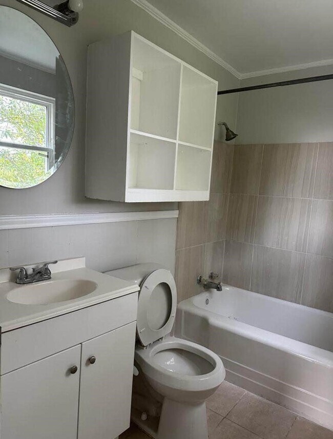 Building Photo - 702 Rosedale St