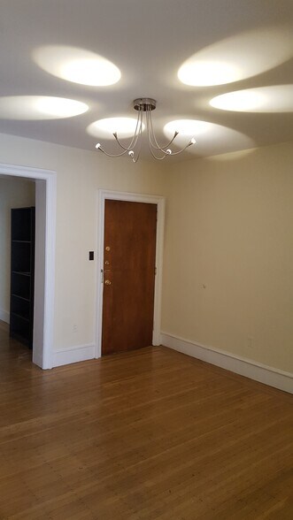 Building Photo - 2201 Chestnut St