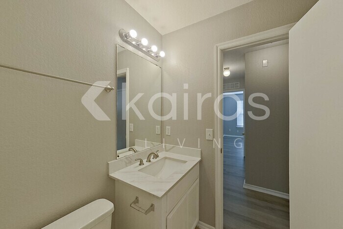 Building Photo - 2720 Edgemere Dr