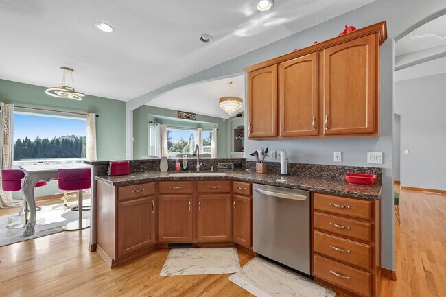 Building Photo - 355 Cindy Rd