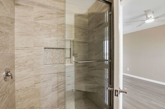 Building Photo - 621 D St