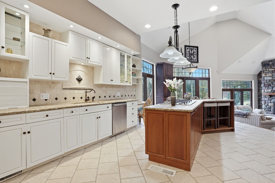 Building Photo - 244 Mathers Rd