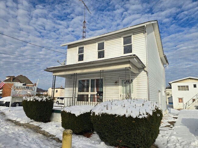 Building Photo - 404 W Cunningham St