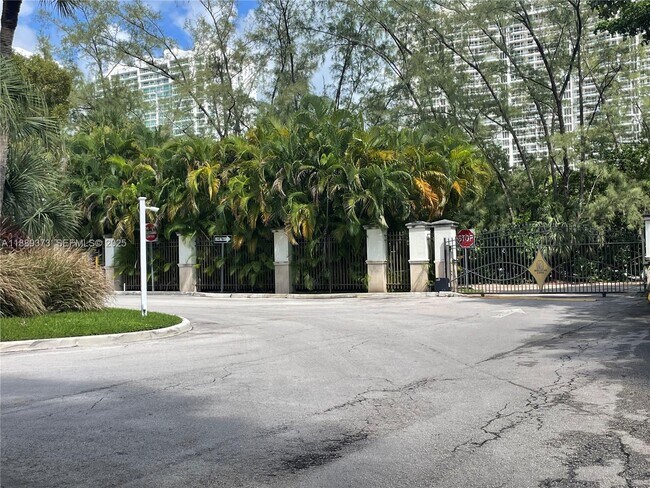 Building Photo - 18151 NE 31st Ct