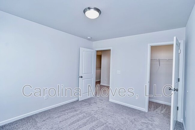 Building Photo - 4 Apricot Ln