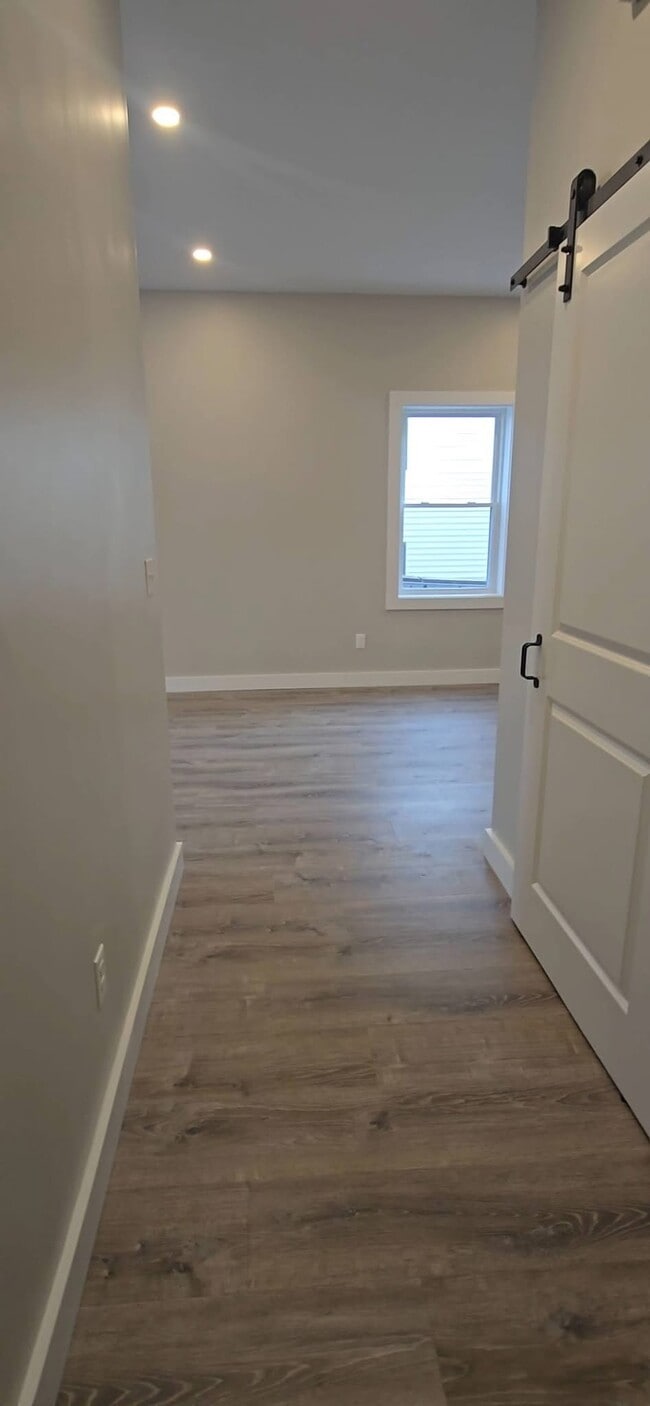 Building Photo - 222 Montaup St