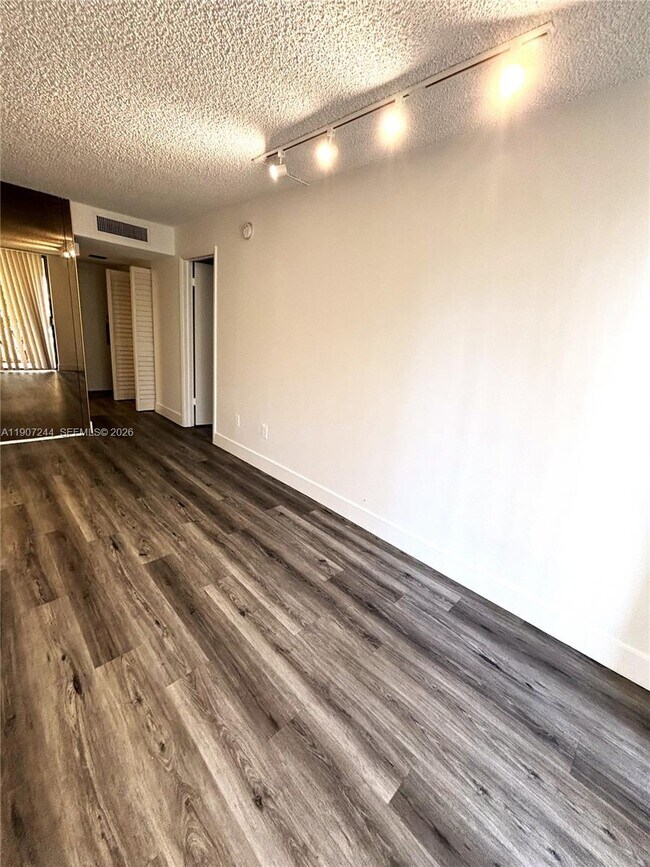 Building Photo - 14321 N Kendall Dr