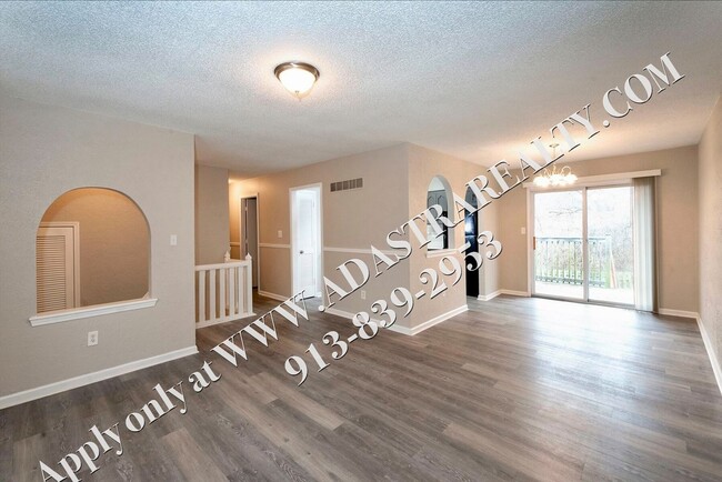 Building Photo - Gorgeous Remodeled Home in Blue Springs-Av...